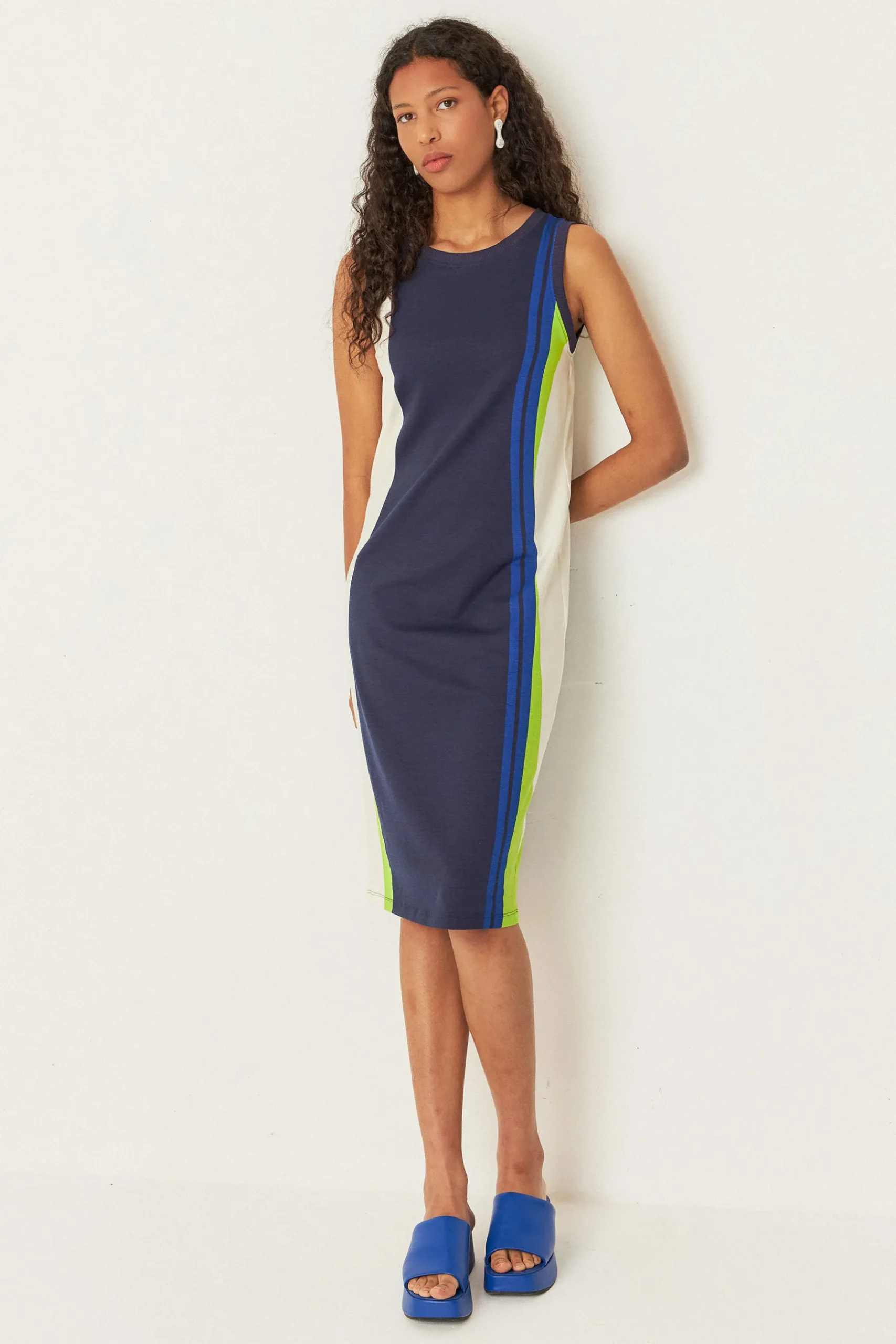 SKFK VESTIDO MAIKA-GOTS CURVES Best